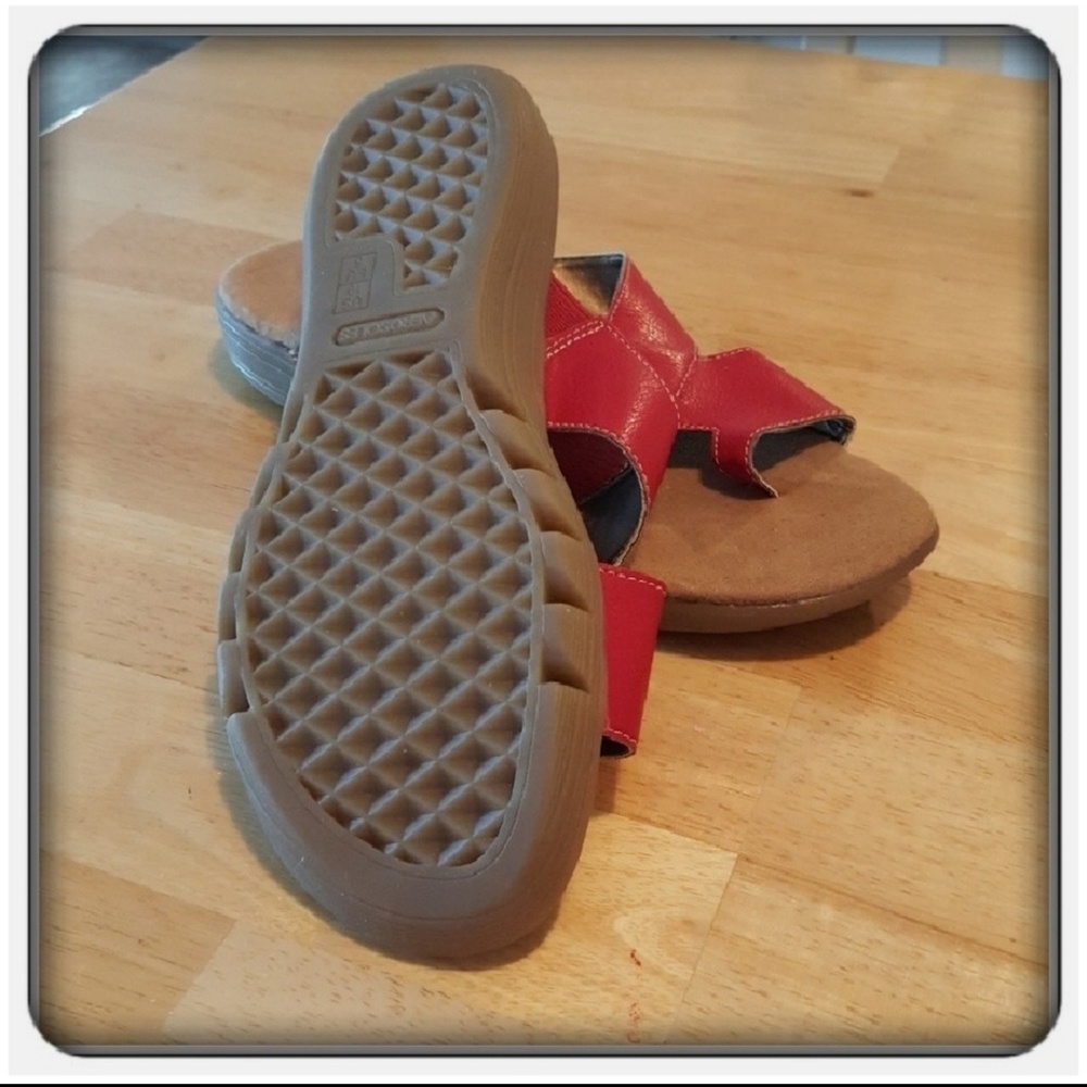 NWOB Woman's Red Genuine Leather Aerosole Sandals - Picture 4 of 7